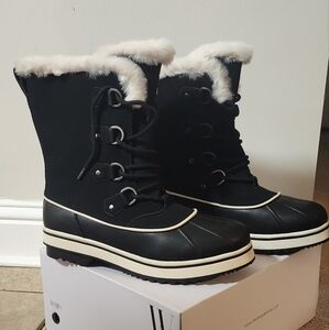 Women's Black Winter Boots NWT